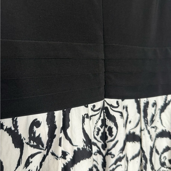Lauren Ralph Lauren Black and White Abstract Floral Fit and Flair Midi Dress - Picture 5 of 11